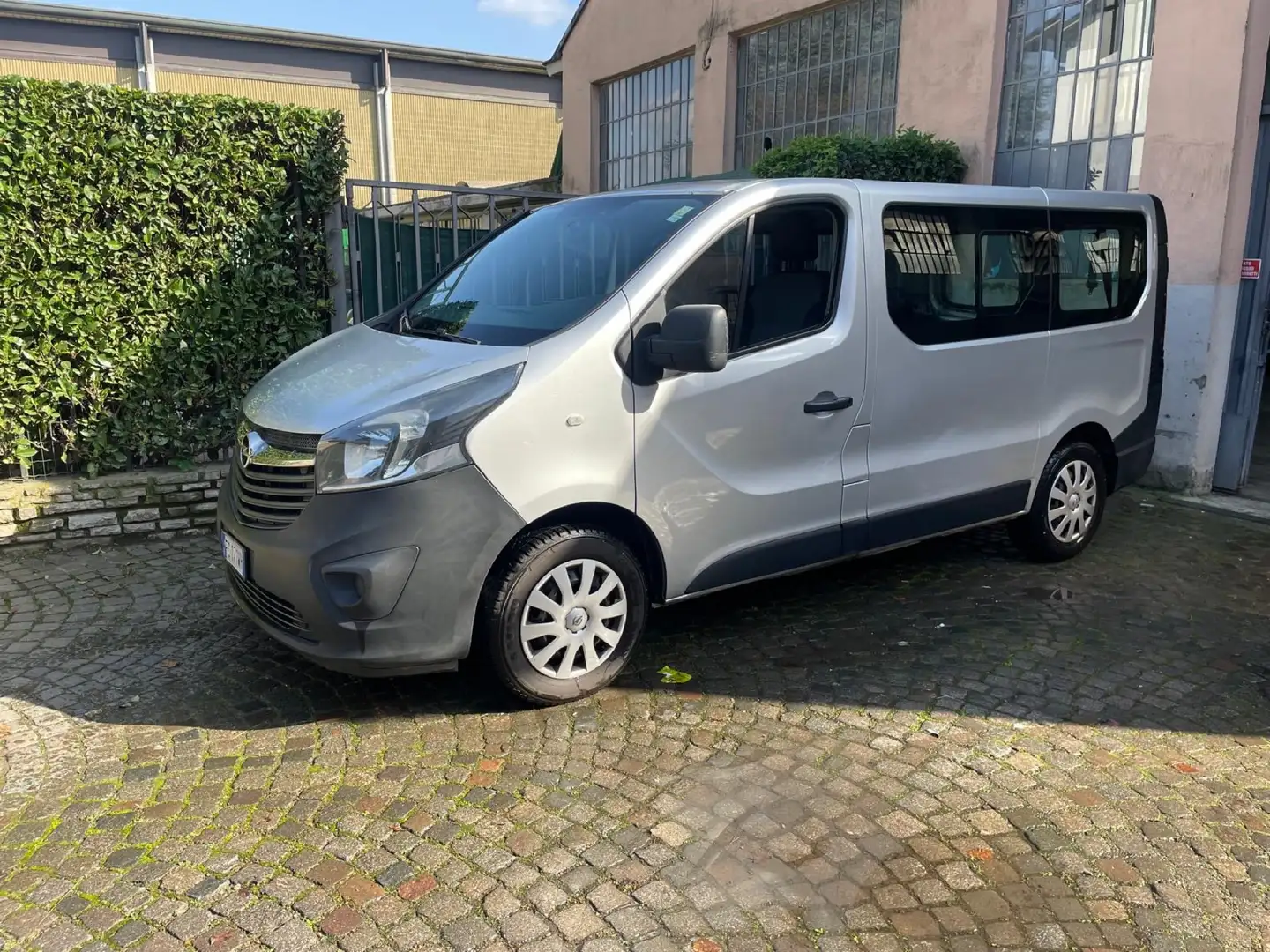 Opel Vivaro - 1