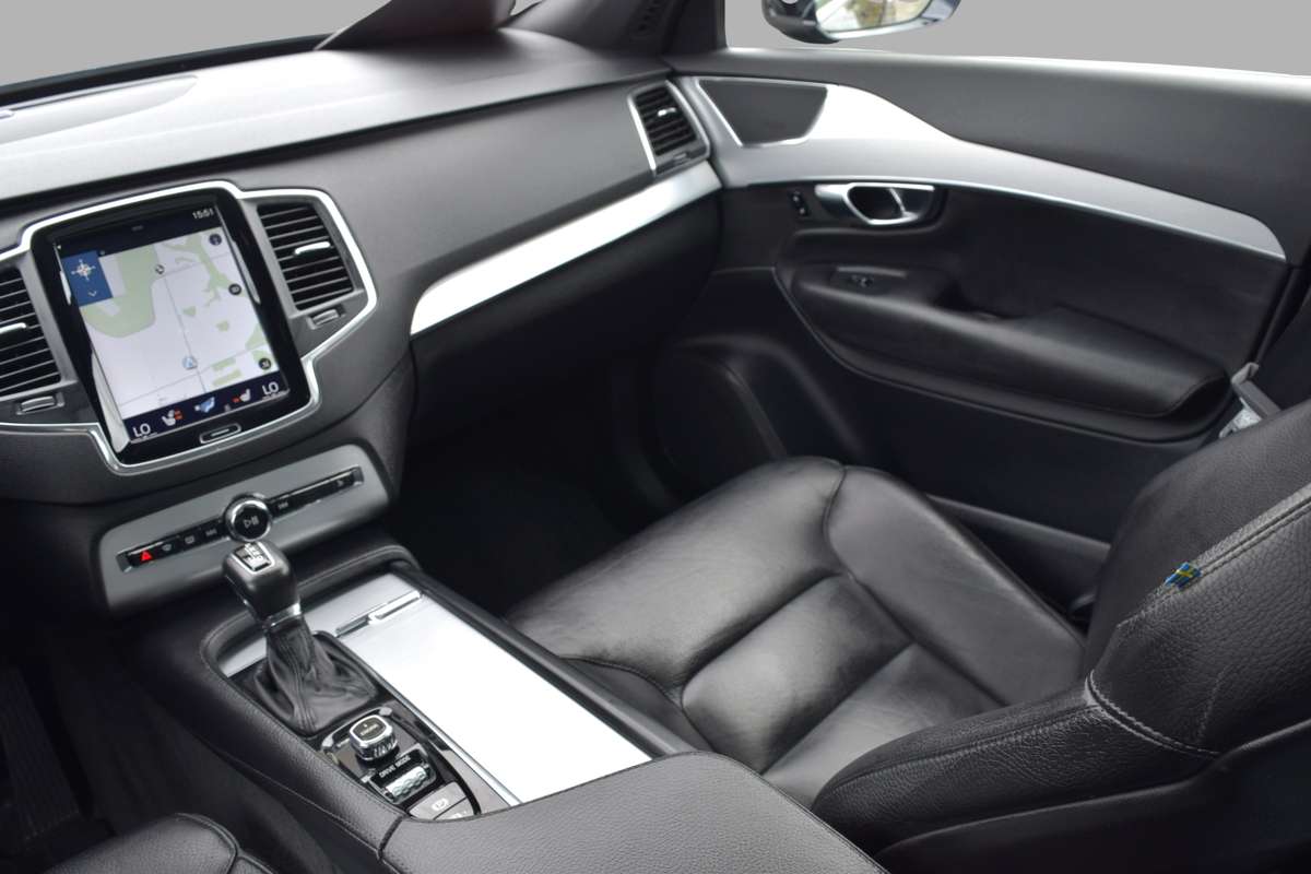 2017 Volvo XC90 T6 Momentum AWD thumb 14