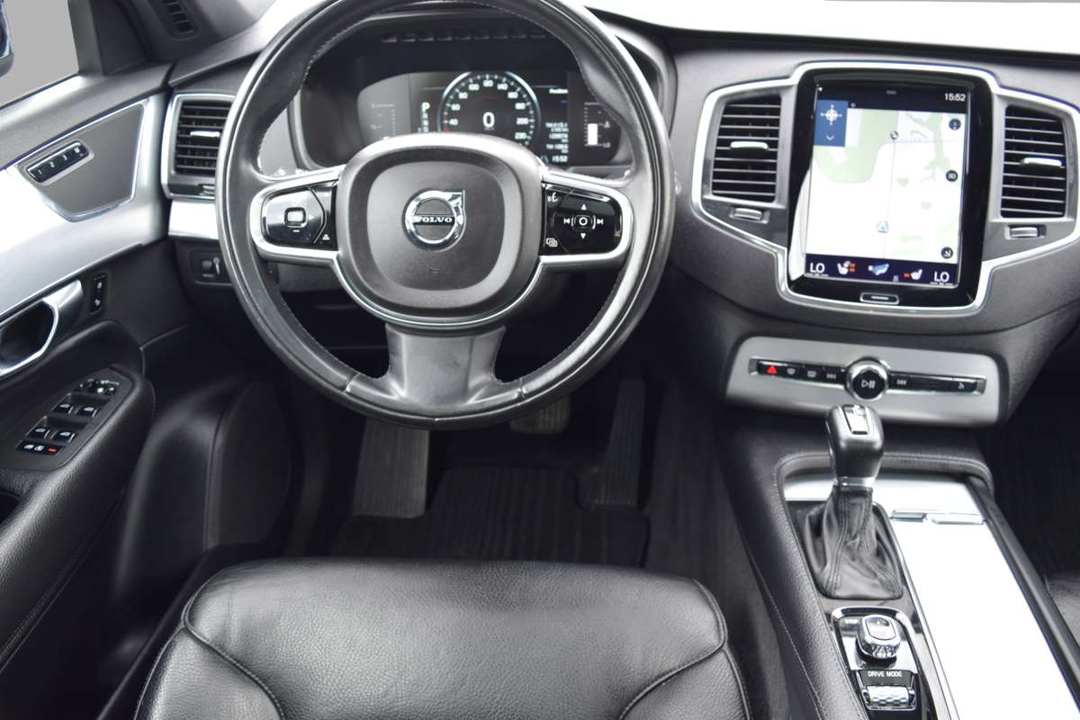 2017 Volvo XC90 T6 Momentum AWD thumb 9
