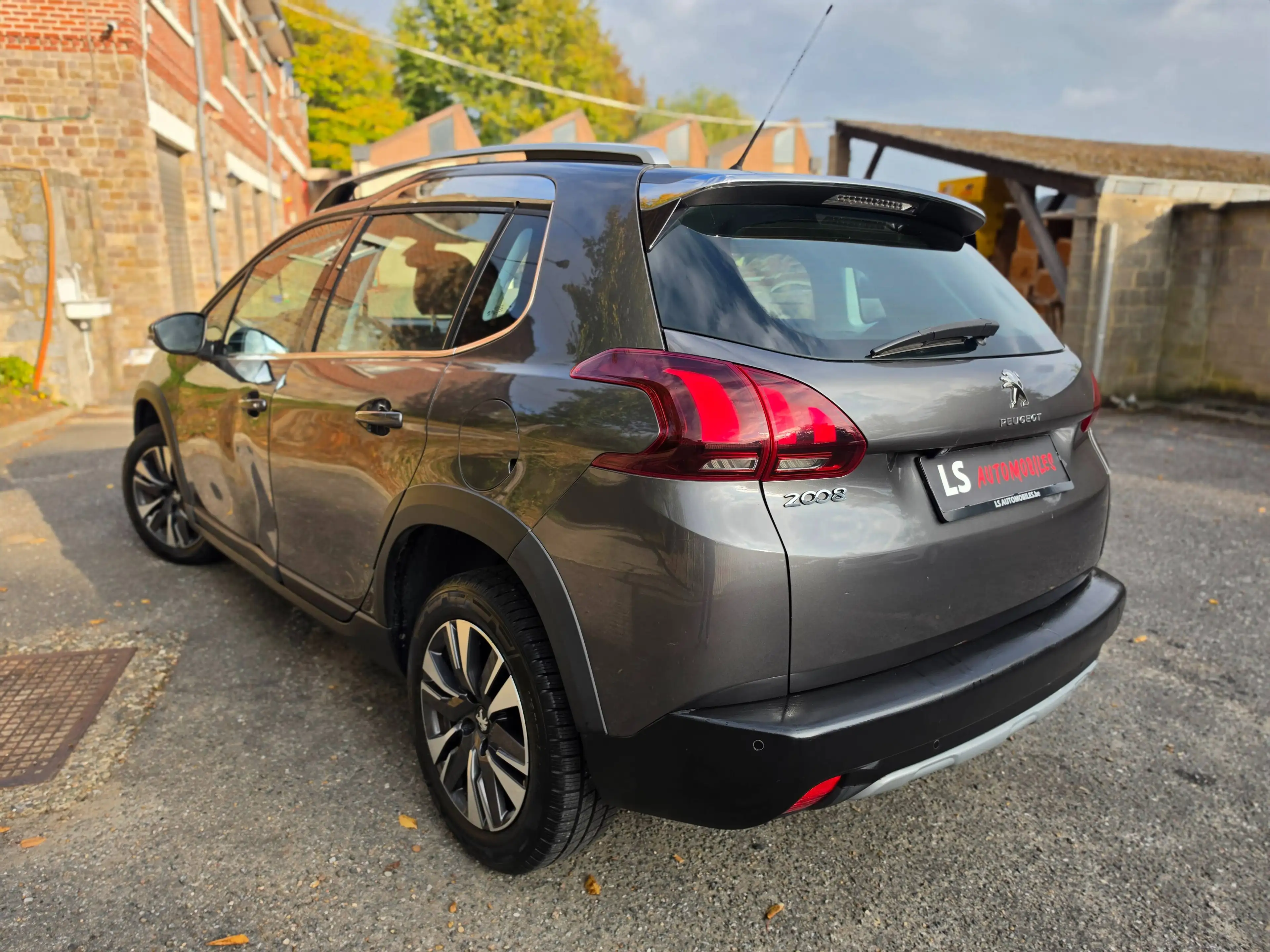 Peugeot 2008 B2B*MARCHAND*1.2*AUTOMATIQUE*NAVI*CAMERA*CRUISE*EU6b — photo 5
