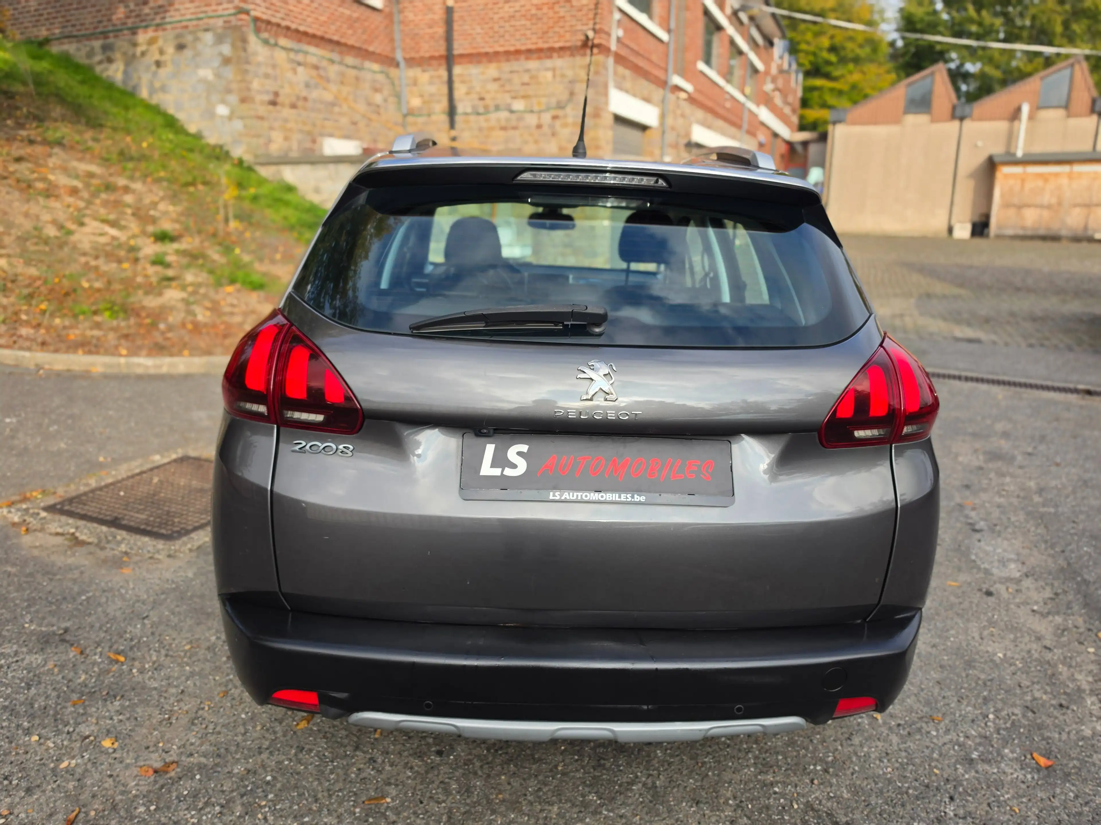Peugeot 2008 B2B*MARCHAND*1.2*AUTOMATIQUE*NAVI*CAMERA*CRUISE*EU6b — photo 4