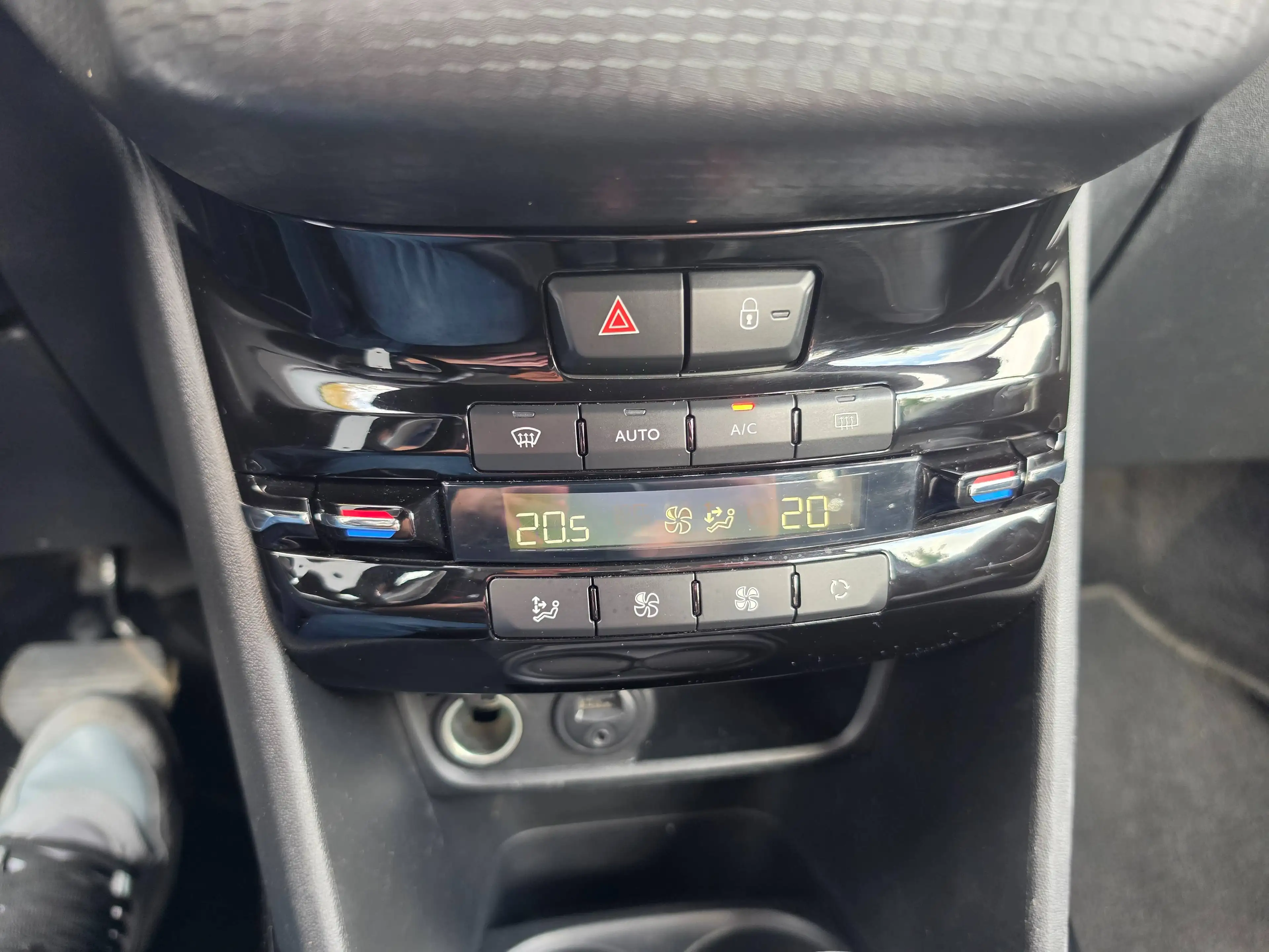 Peugeot 2008 B2B*MARCHAND*1.2*AUTOMATIQUE*NAVI*CAMERA*CRUISE*EU6b — photo 14