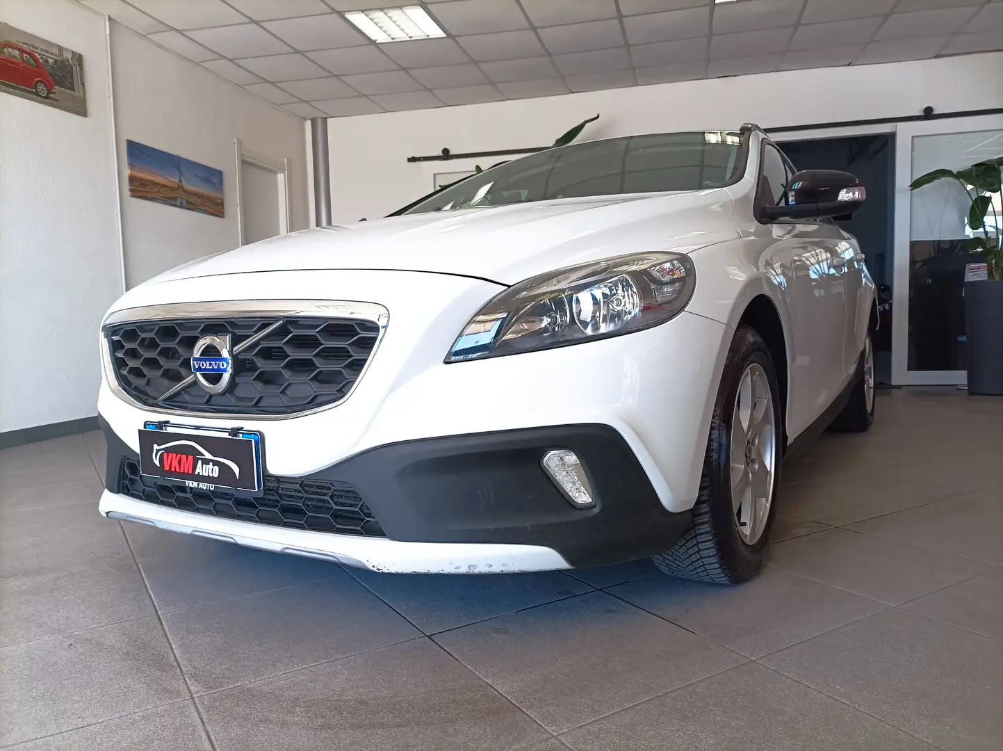 Volvo V40 Cross Country V40 II 2012 Cross Country 1.6 d2 Style Blanc - 1