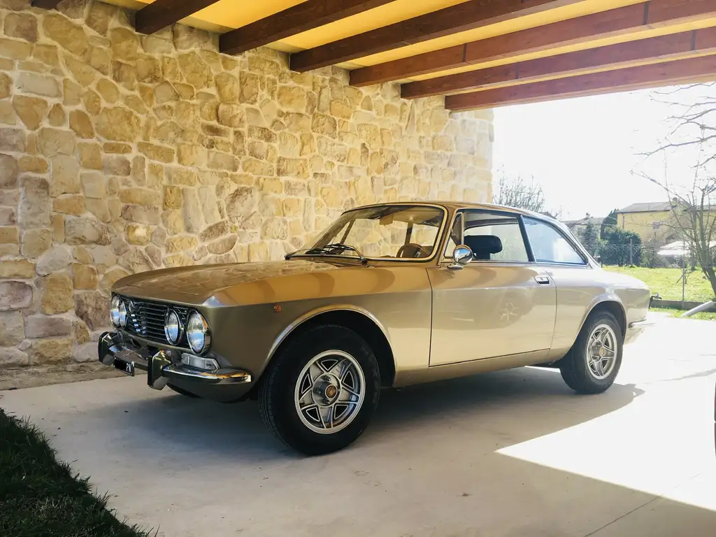 Alfa Romeo GTV 1973 из Европы — купить под ключ