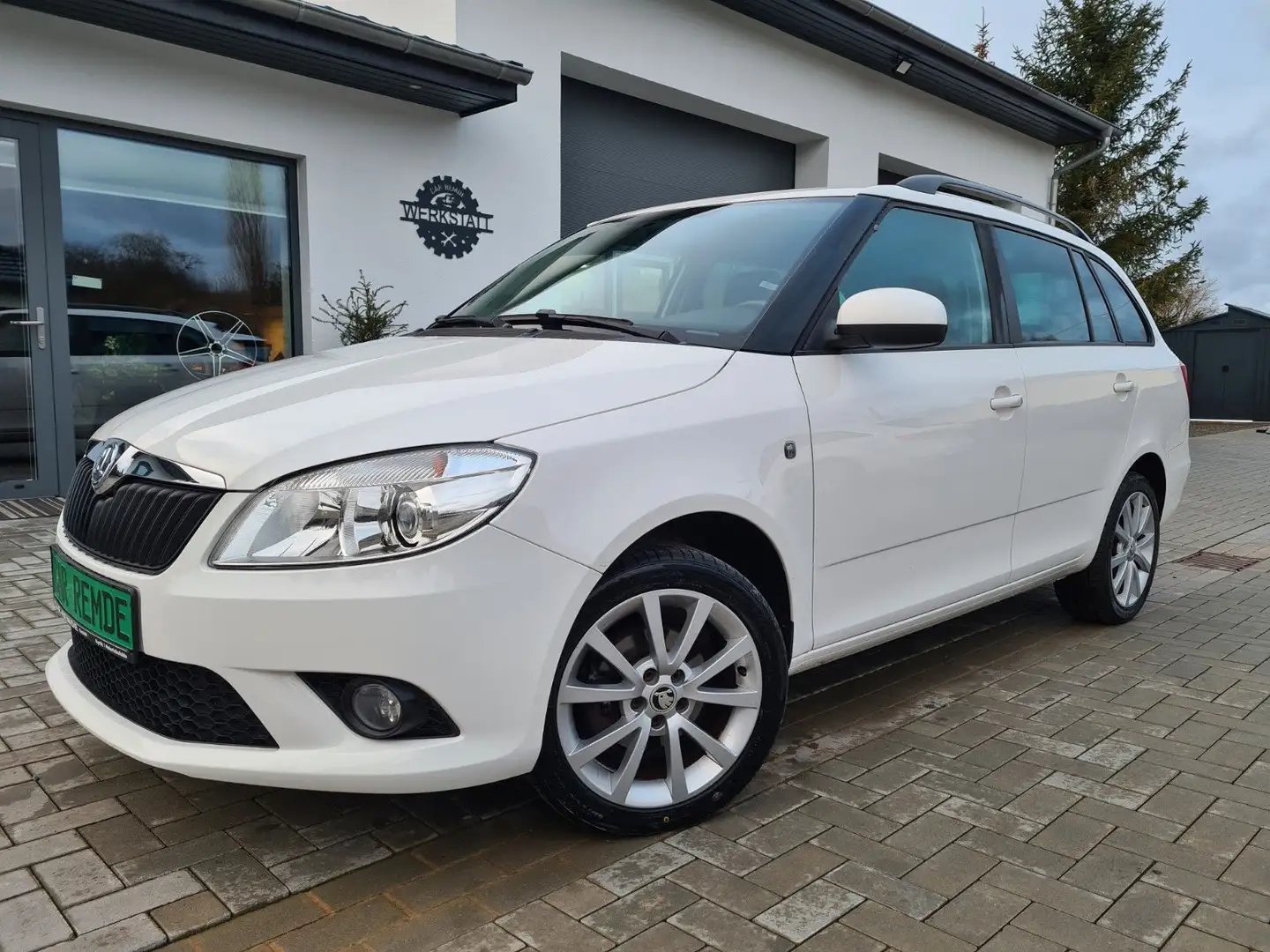 Skoda Fabia Combi Ambition*SHZ*PDC*Tempomat*ALU* Blanc - 1