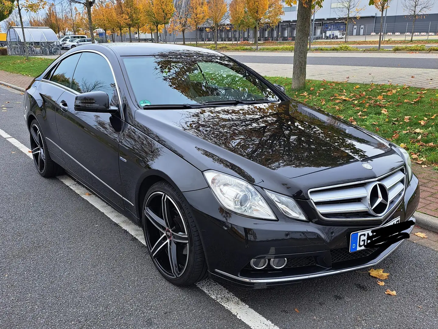 Mercedes-Benz E 200 E 200 CGI Coupe mit ATM! 115tkm. Negru - 1