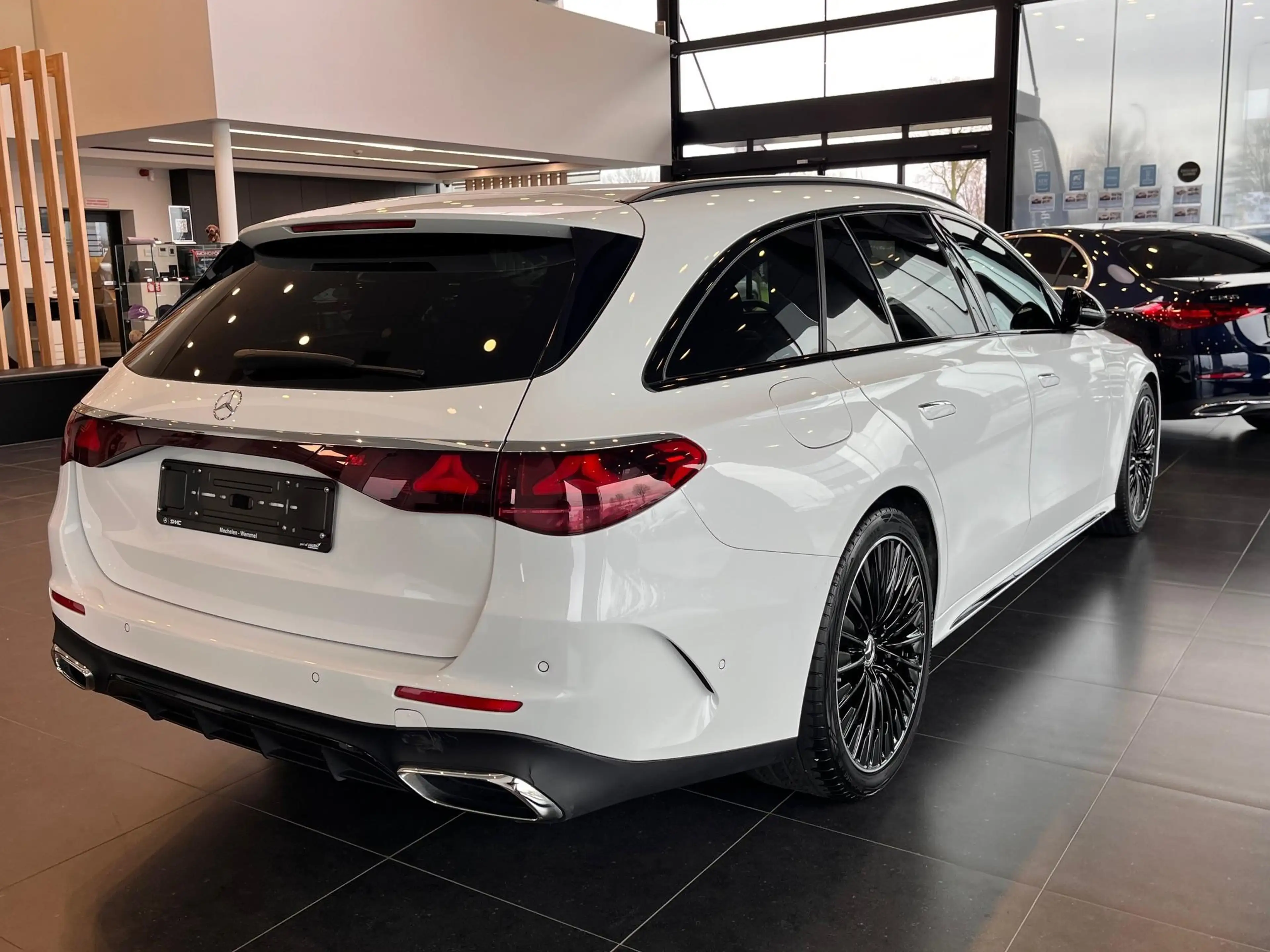 Mercedes-Benz E 220 d AMG/Pano/hyperscreen — photo 2