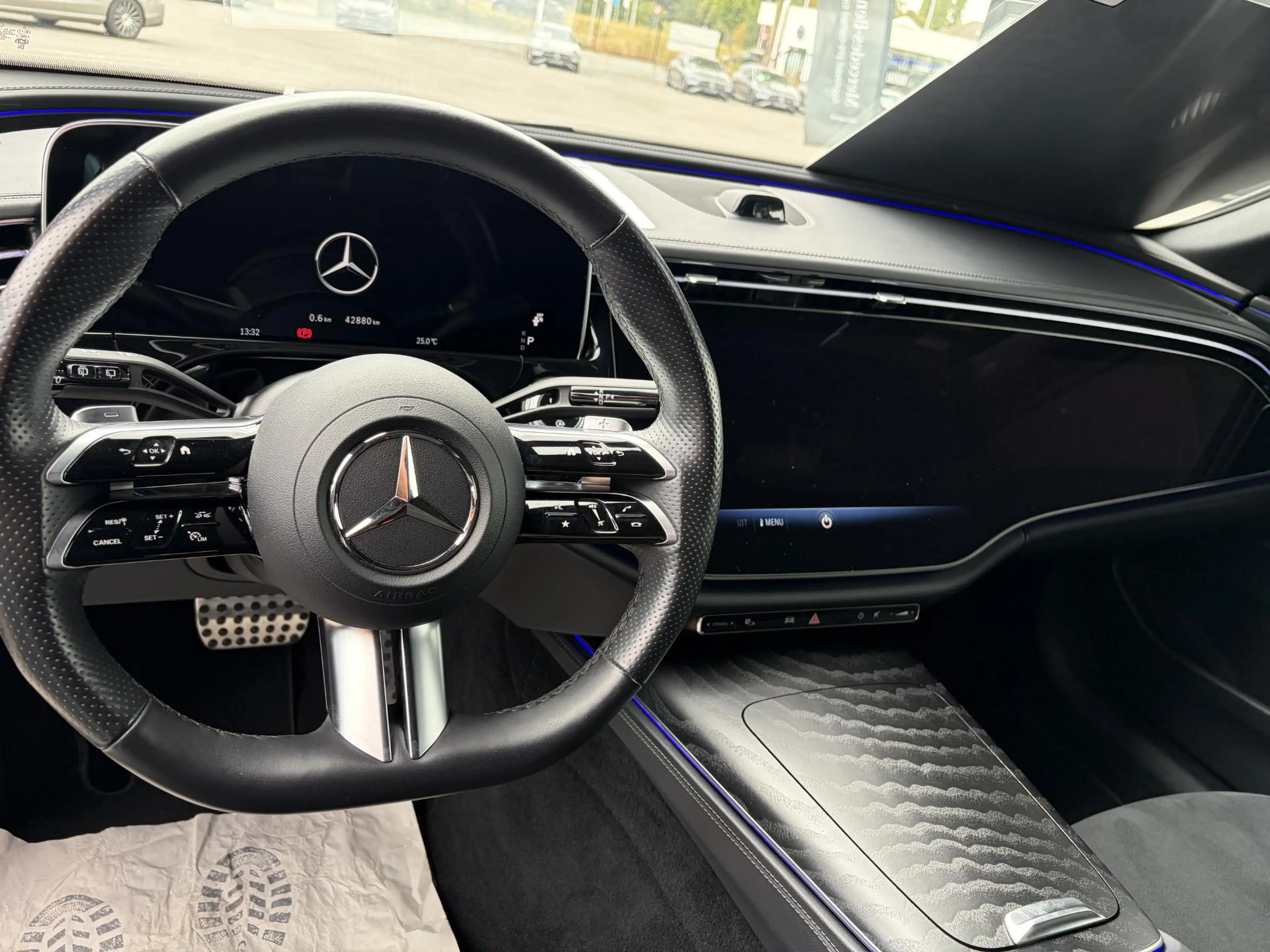 Mercedes-Benz E 220 d AMG/Pano/hyperscreen — photo 15