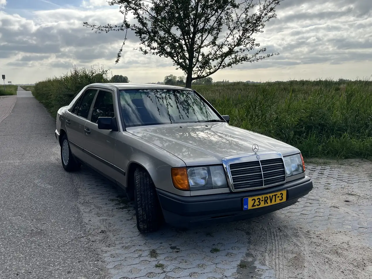 Mercedes-Benz 300