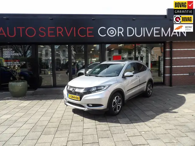 Honda HR-V 1.5 i-VTEC Executive // PANORAMA / AIRCO / CRUISE