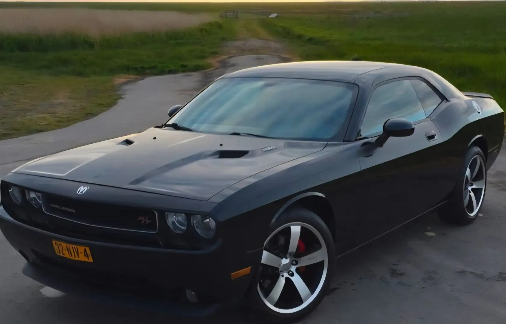 Dodge Challenger 5.7 hemi Handgeschakeld Zwart - 2