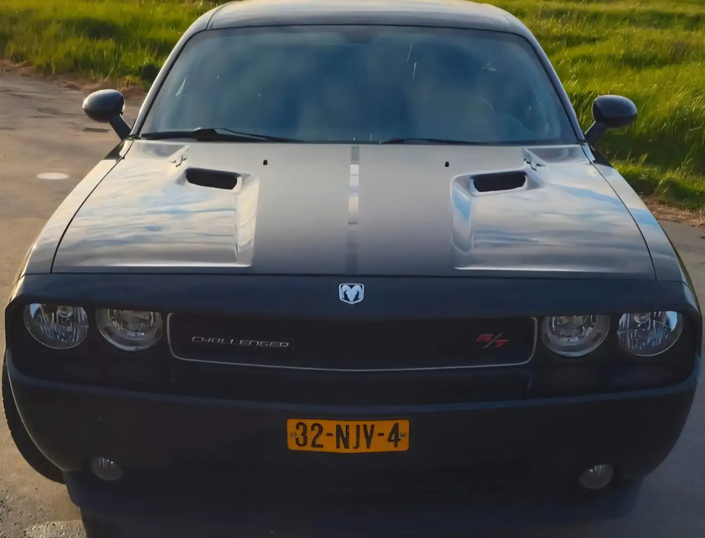 Dodge Challenger 5.7 hemi Handgeschakeld Zwart - 1