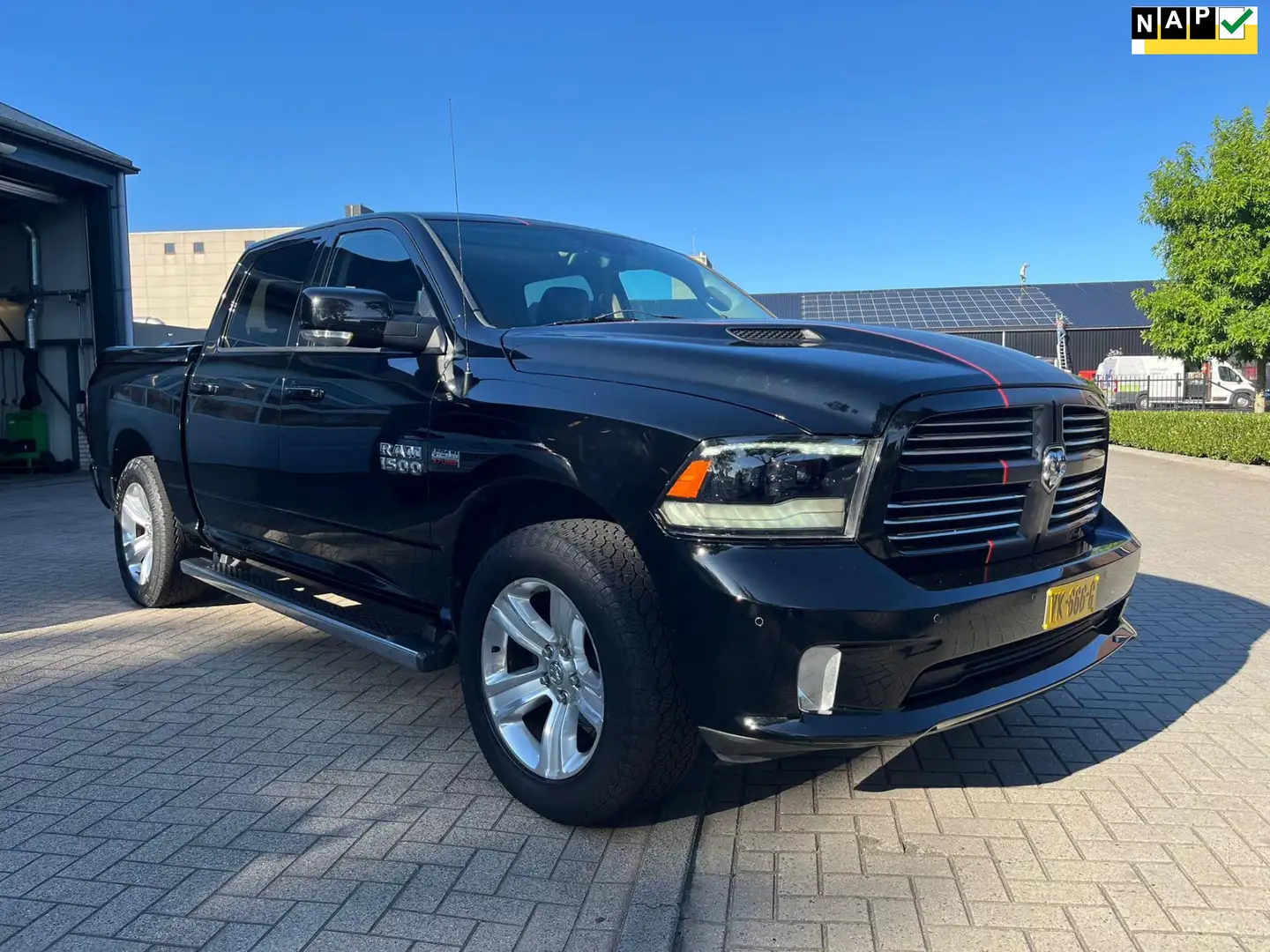 Dodge RAM 1500 5.7 V8 Quad Cab 6'4 - 1