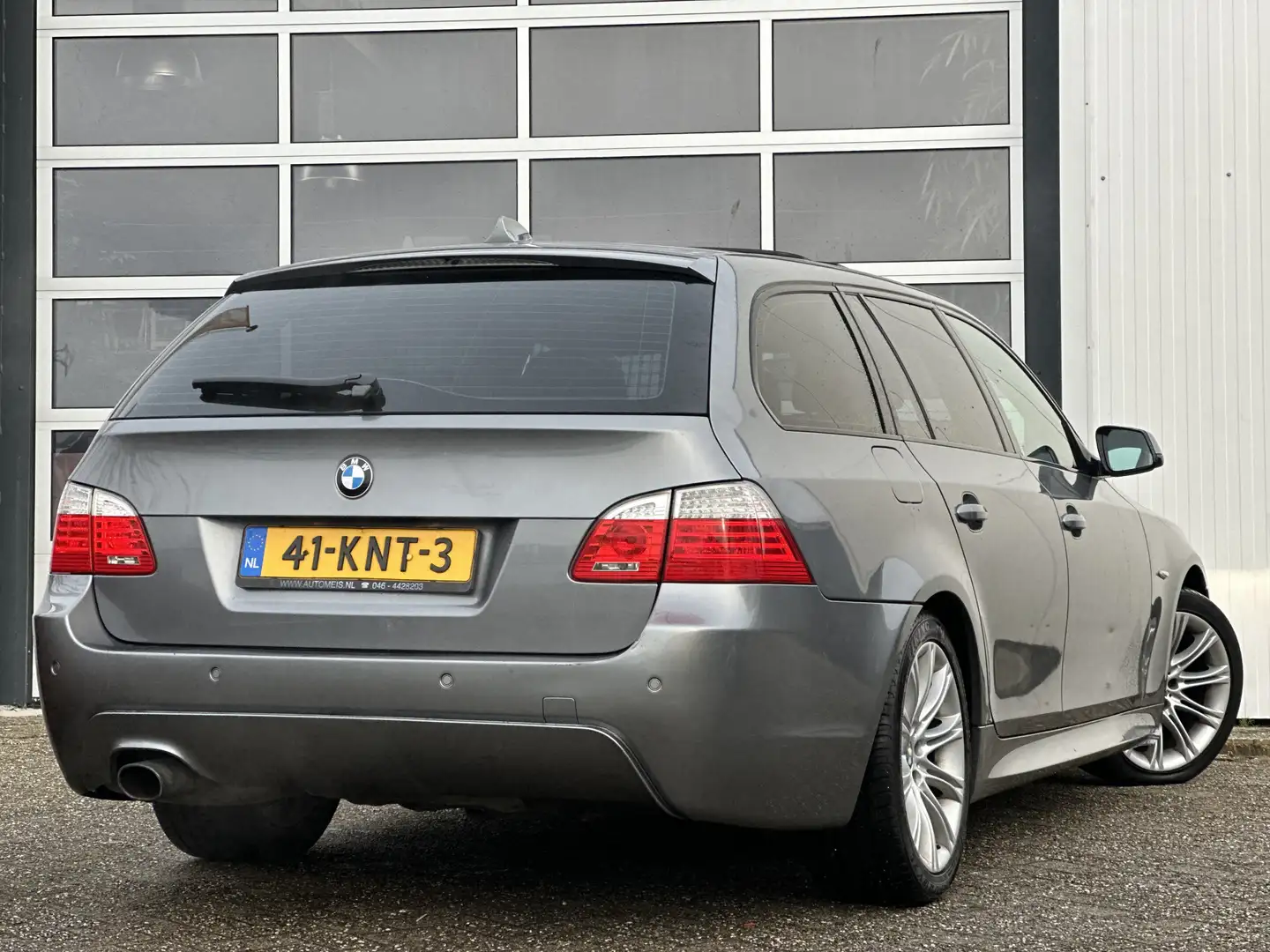 BMW 520 5-serie Touring 520i High Executive M-pakket | Pan Grijs - 2