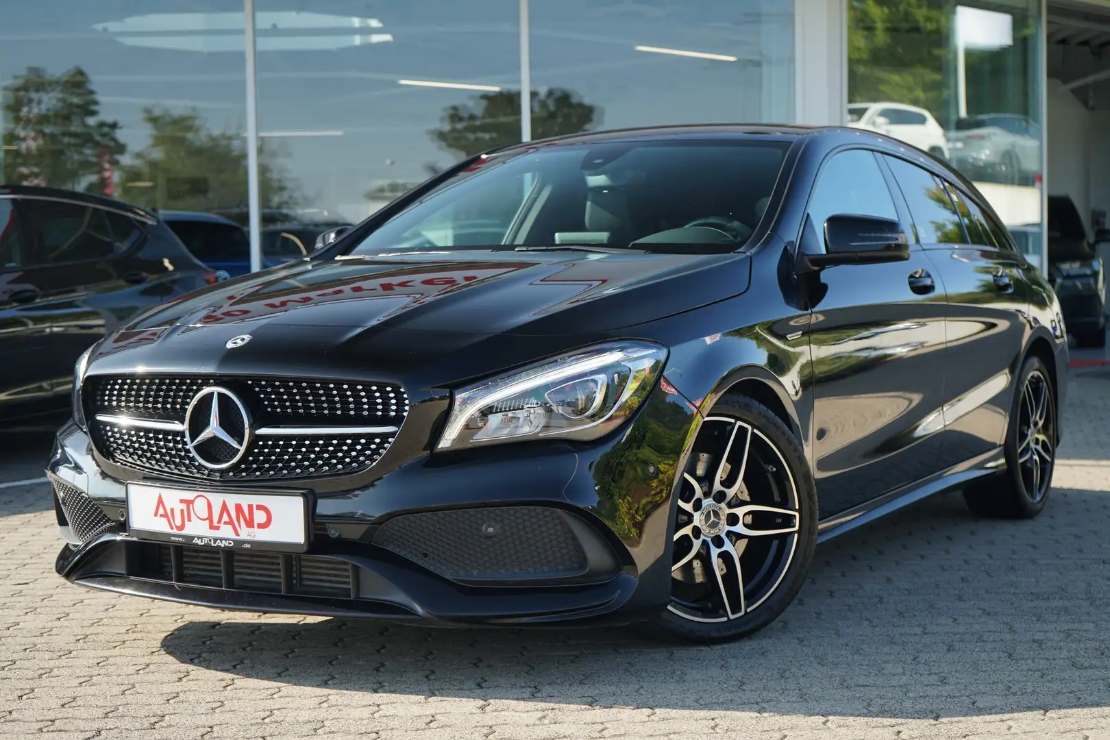 Mercedes-Benz CLA 220 SB AMG Line 4Matic LED Navi Totwinkel Schwarz - 2