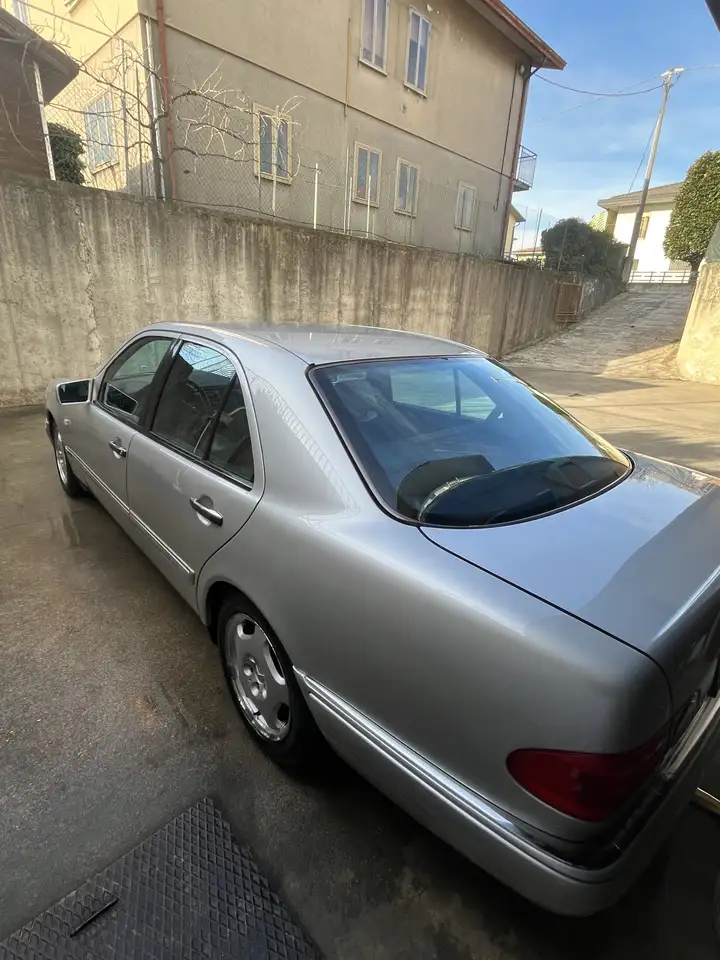 Mercedes-Benz E 200 Avantgarde, foto 5