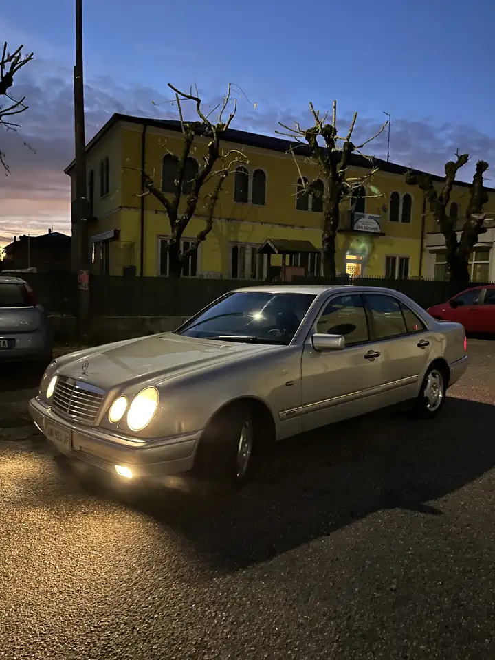 Mercedes-Benz E 200 Avantgarde, foto 4