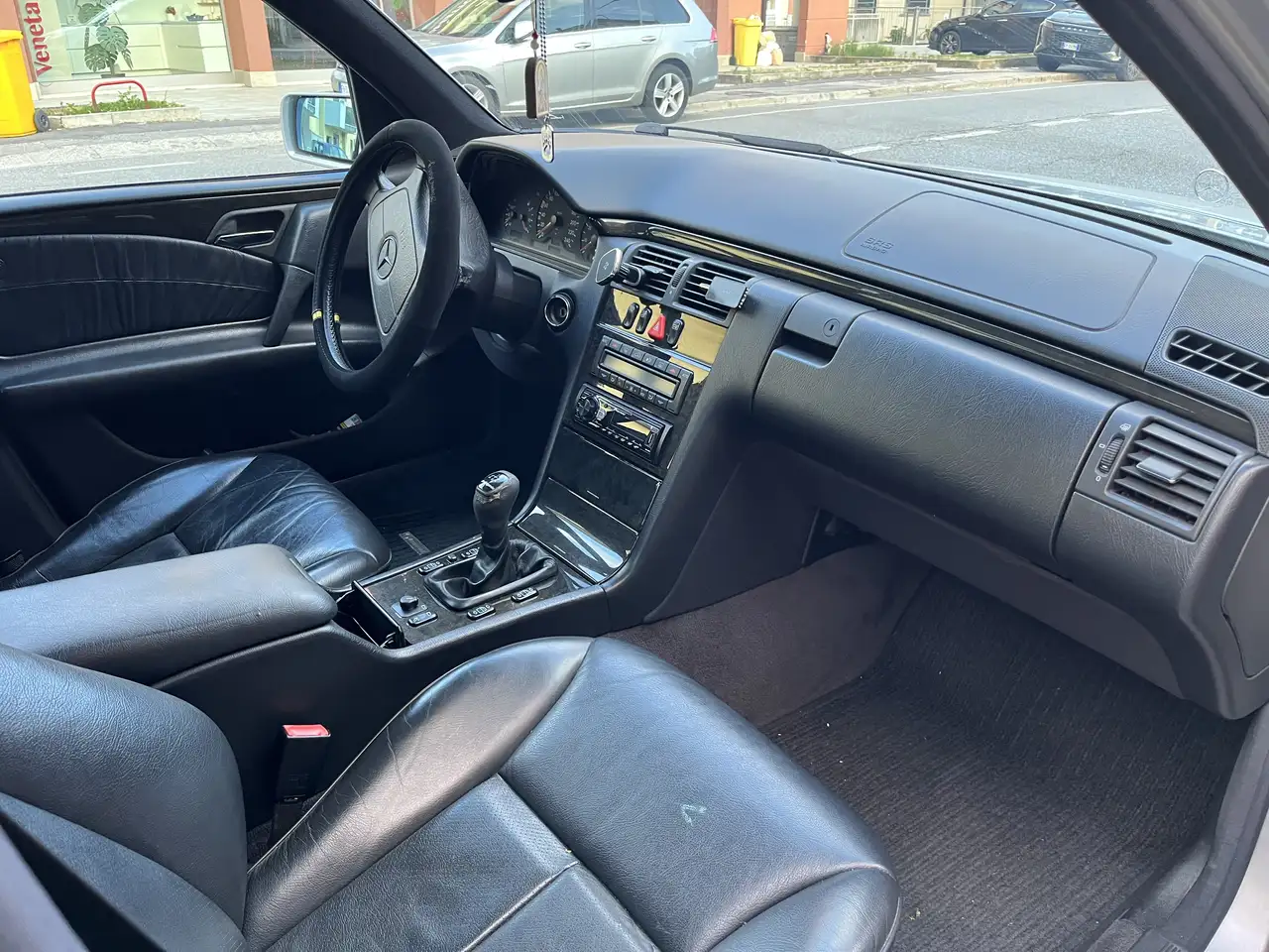 Mercedes-Benz E 200 Avantgarde, foto 2