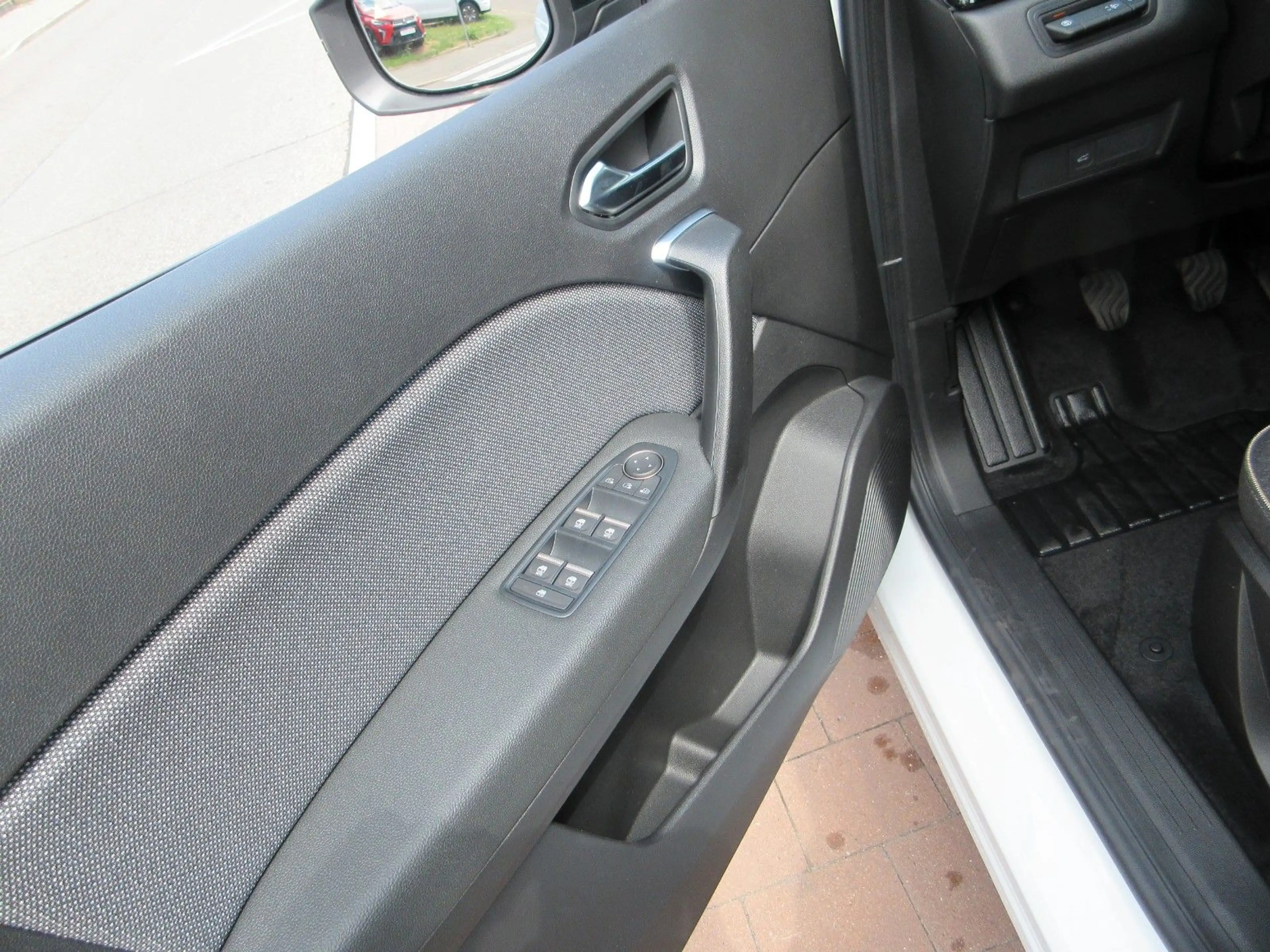 Mitsubishi Grandis 1.3 Turbo Mildhybrid Intro Edition — photo 10