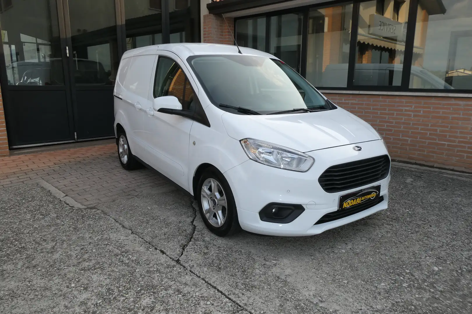Ford Transit Courier 1.5 tdci van Titanium Bianco - 2