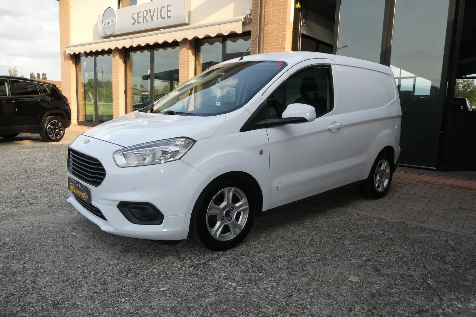 Ford Transit Courier 1.5 tdci van Titanium Bianco - 1