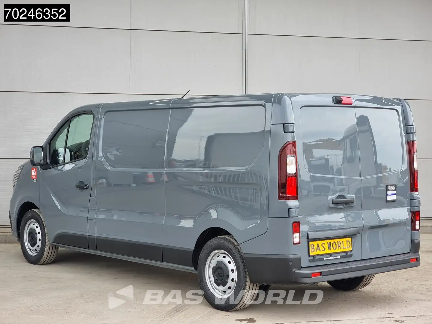 Renault Trafic 70PK Electric 240km WLTP Parkeersensoren Automaat Grijs - 2