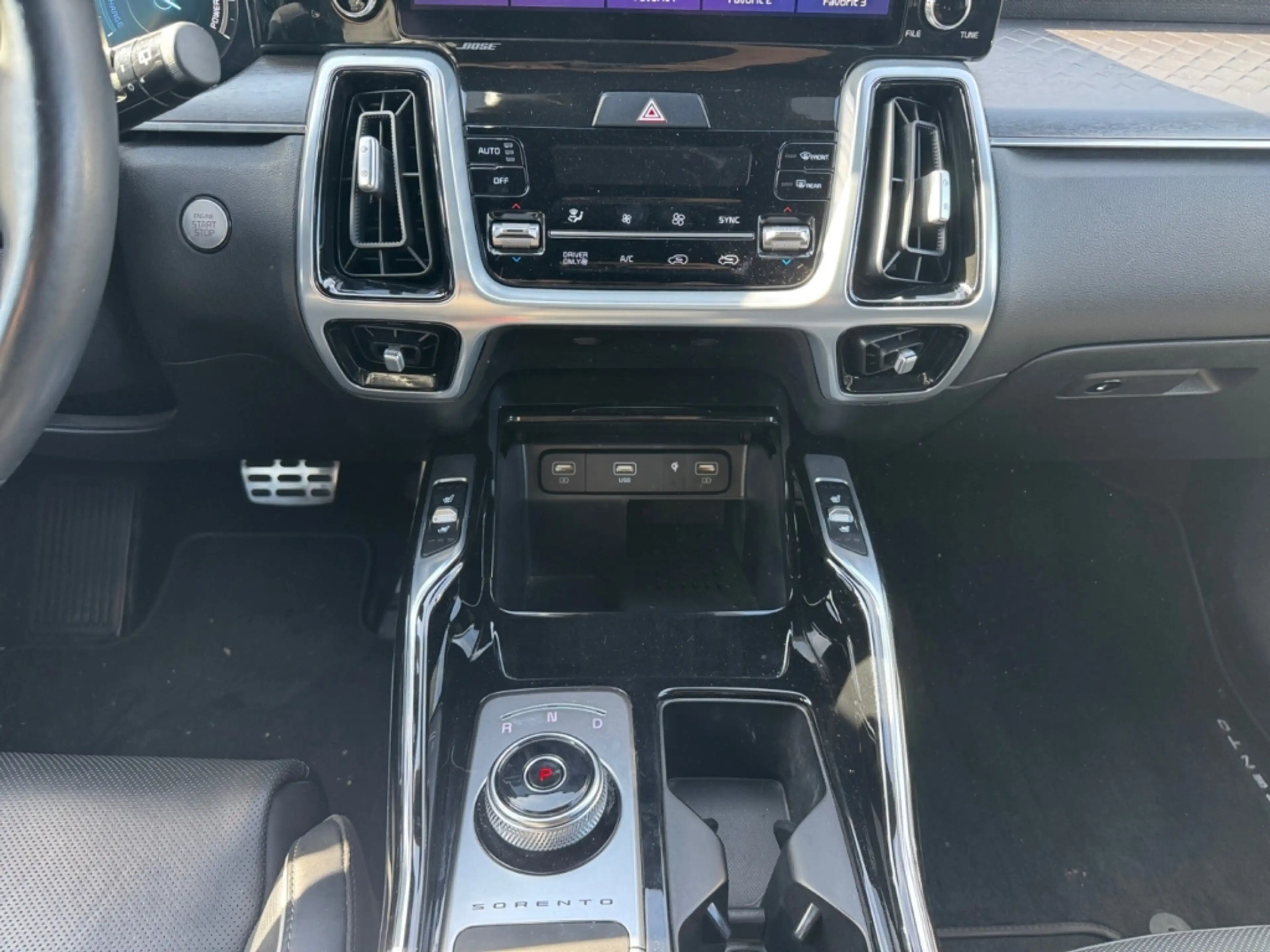 Kia Sorento Platinum 1.6T PHEV AWD Panorama Bose Temp PDCv+h A — photo 11