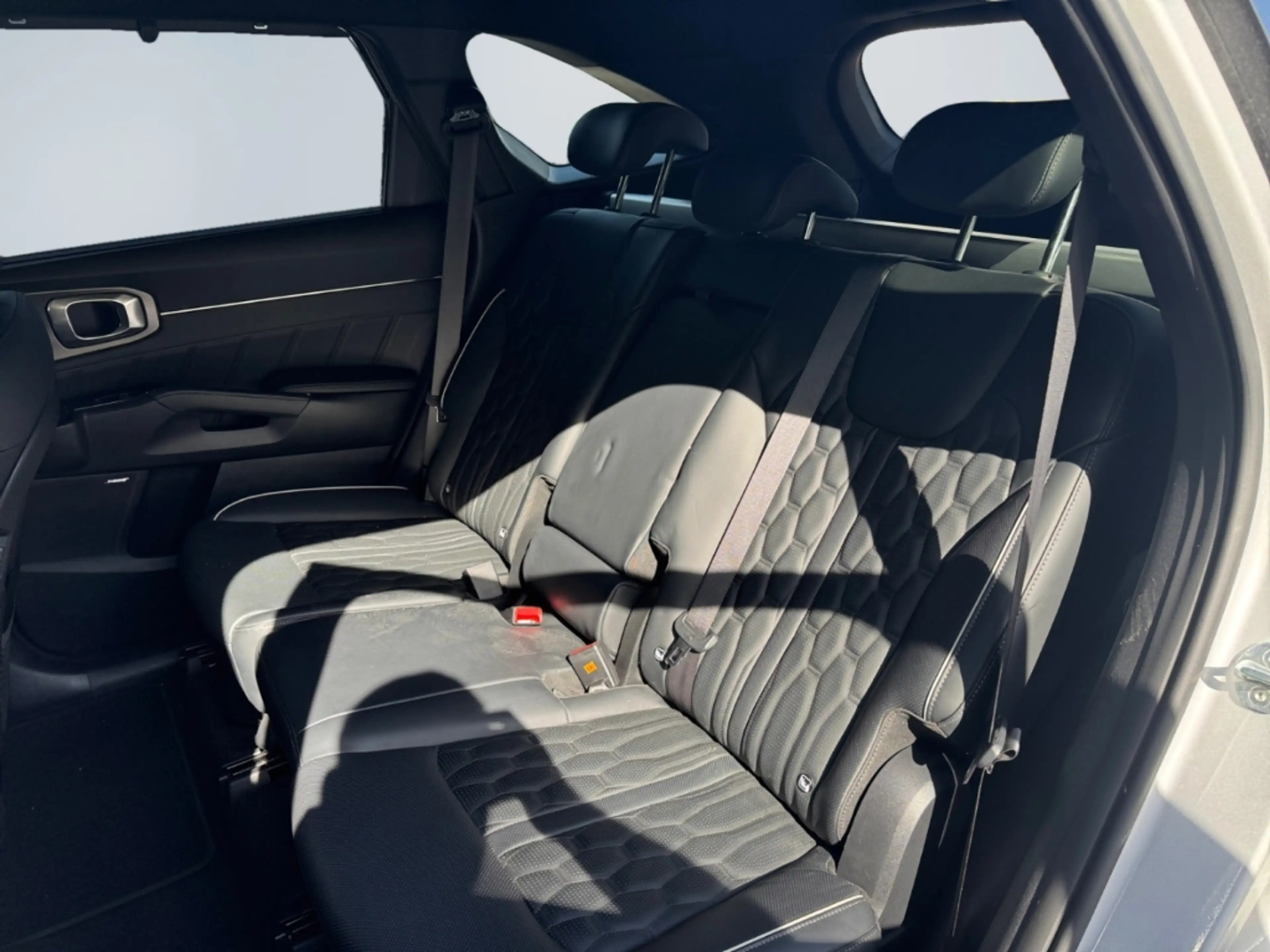 Kia Sorento Platinum 1.6T PHEV AWD Panorama Bose Temp PDCv+h A — photo 13