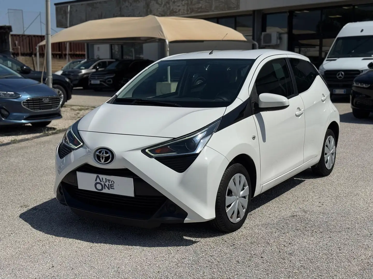 Toyota Aygo 1.0 VVT-i 72 CV X-Play Wit - 1