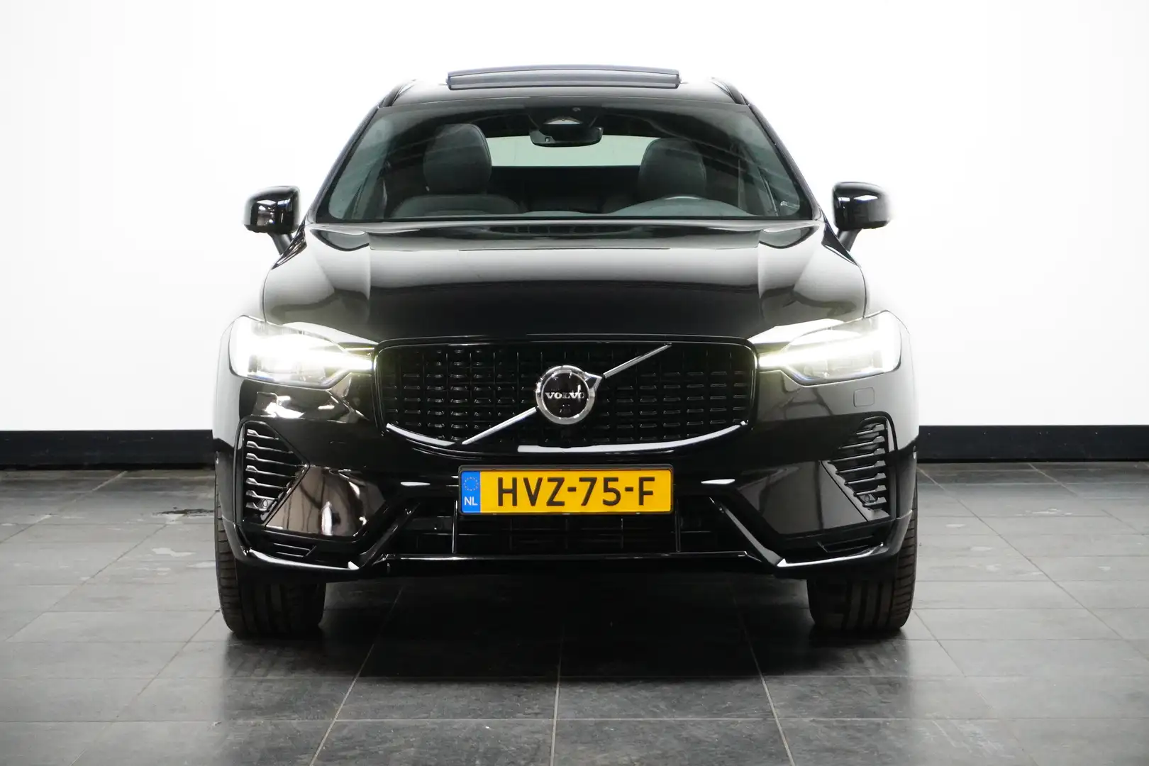 Volvo XC60 2.0 T8 Plug-in hybrid AWD Plus Dark | Panoramadak Zwart - 2