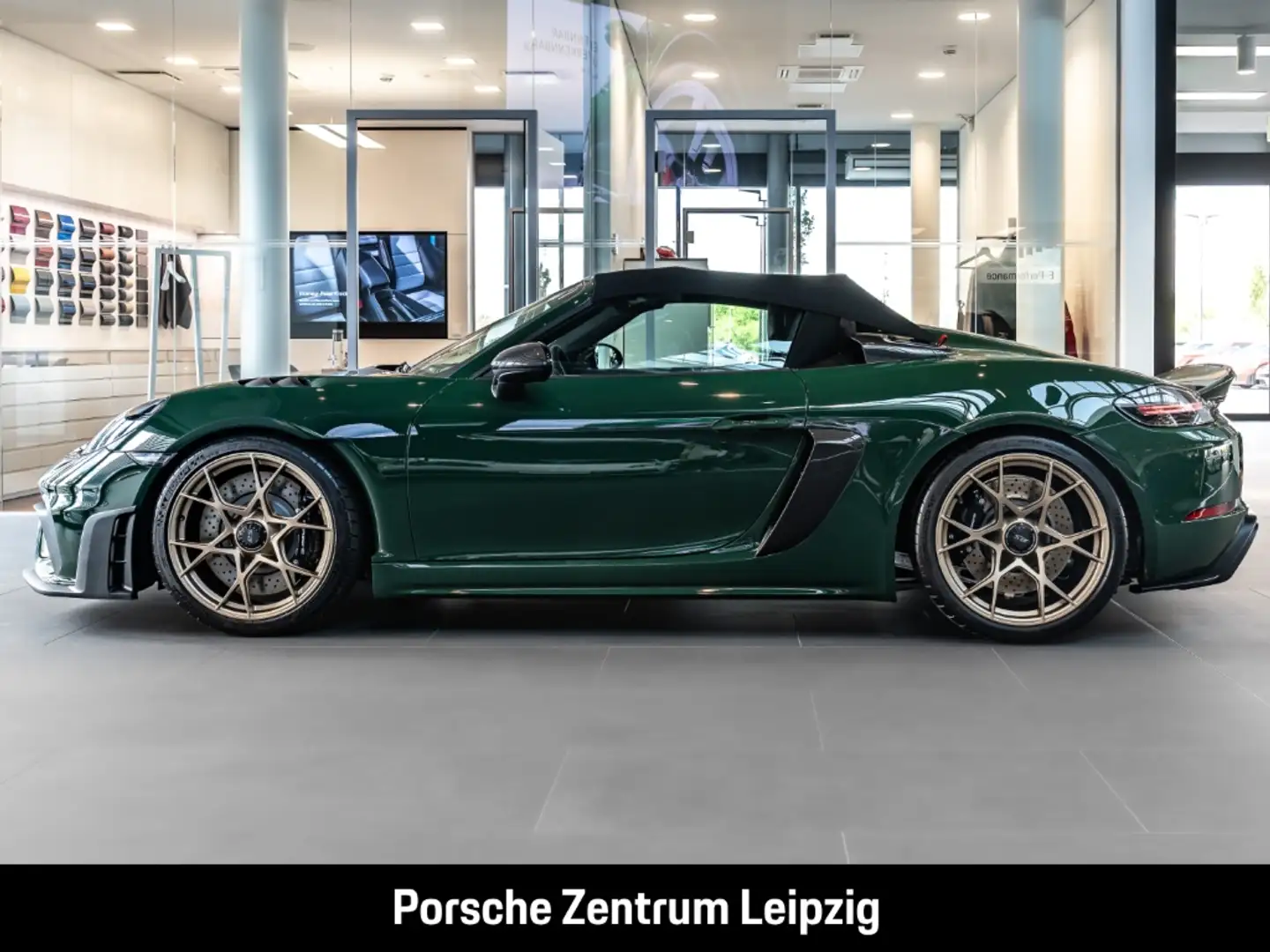 Porsche 718 Spyder RS Weissach FnW Britishracinggreen Lift Grün - 2
