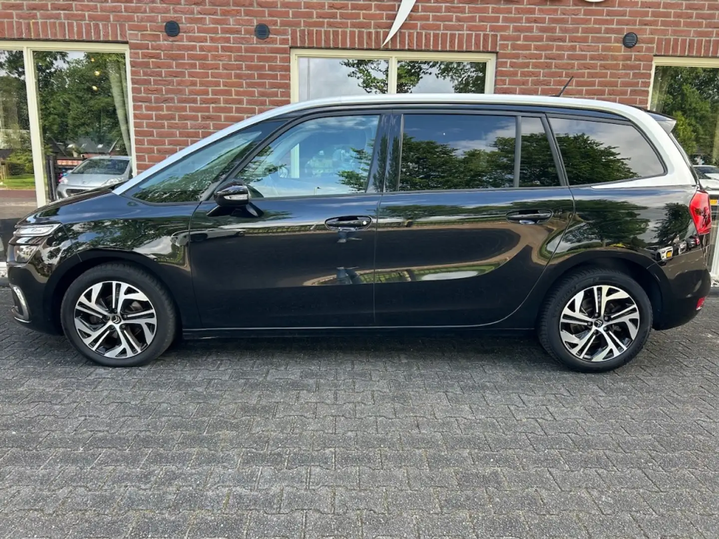 Citroen Grand C4 SpaceTourer 1.2 PureTech Bns 7-persoons NIEUWE APK / CAMERA / Zwart - 2