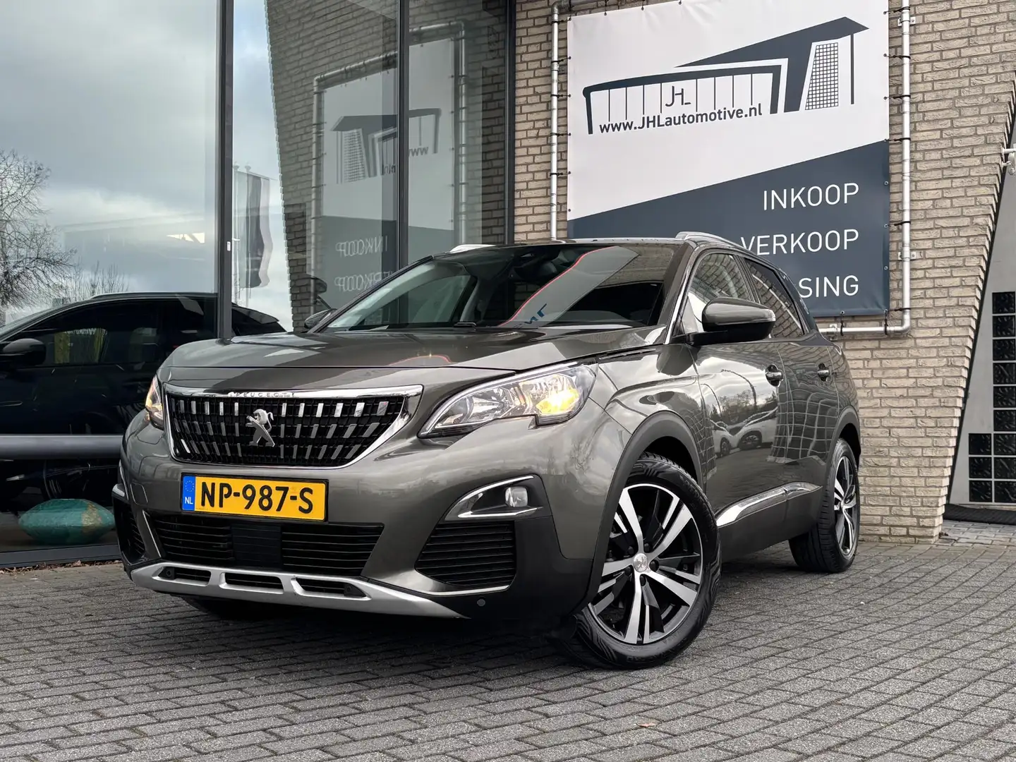 Peugeot 3008 1.2 *130PK*ECC*CRUISE*NAVI*HAAK*CAM*CARPLAY* Grau - 1