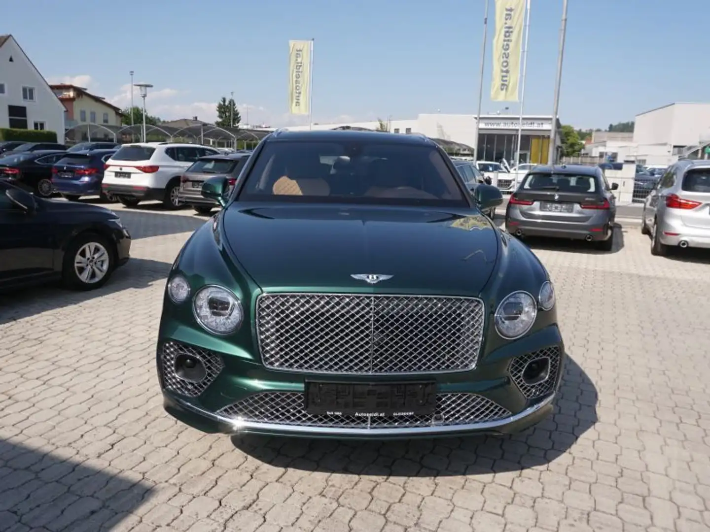 Bentley Bentayga 3,0 V6 Hybrid 4WD Aut. *TOPAUSSTATTUNG* Groen - 2