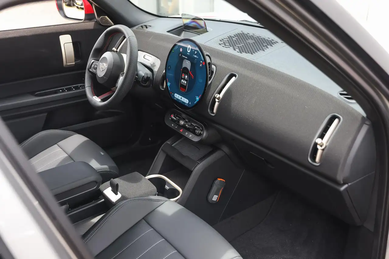 MINI John Cooper Works Countryman 2026 — фото 11