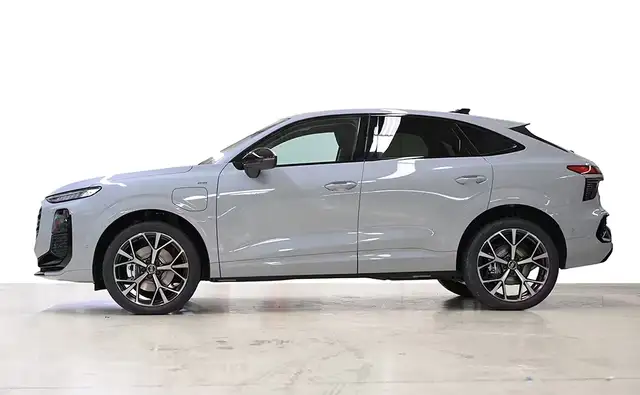 Audi Q3 view 5