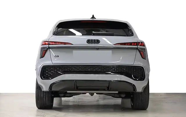 Audi Q3 view 13