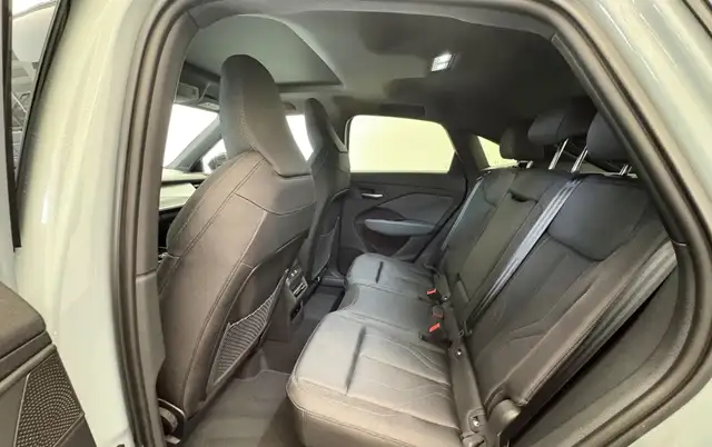 Audi Q3 view 11