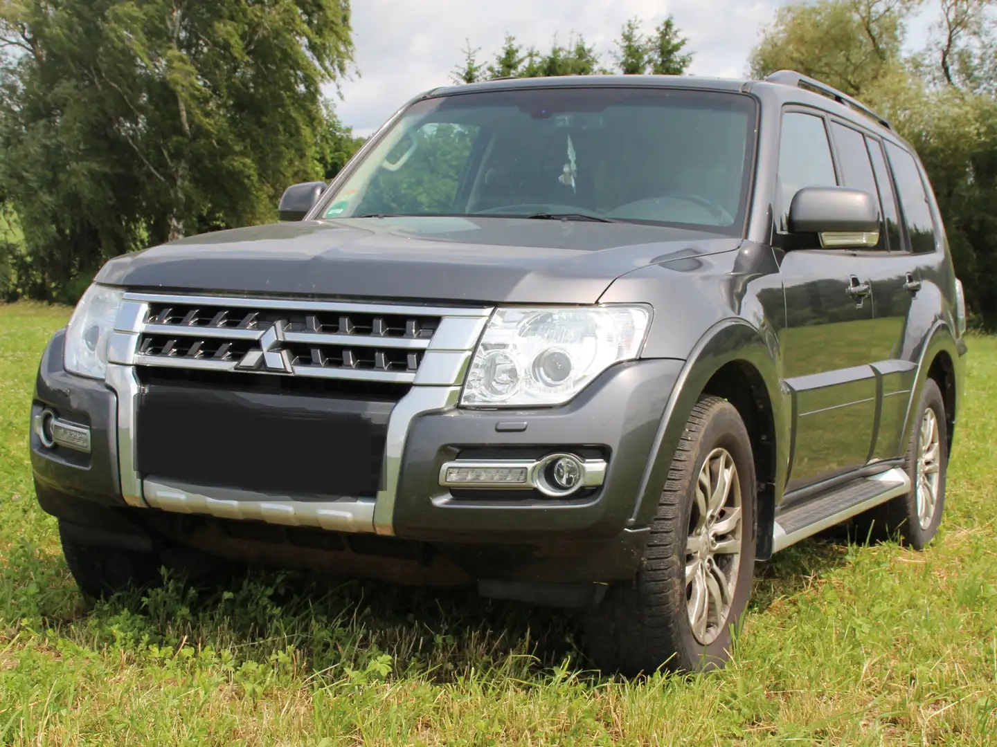 Mitsubishi Pajero Pajero 3.2 DI-D Automatik Edition 100 Grau - 1