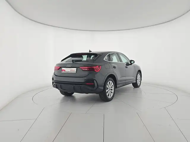 Audi Q3 view 5
