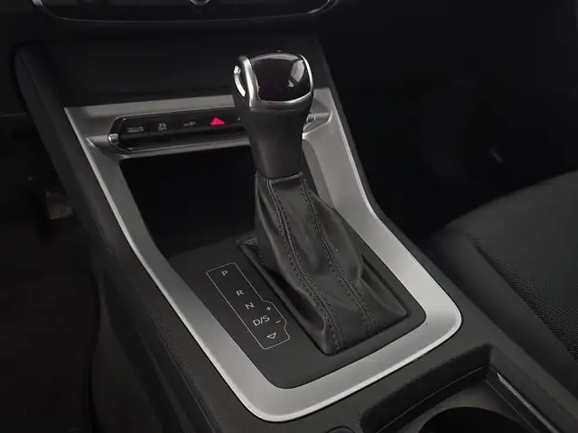 Audi Q3 view 12