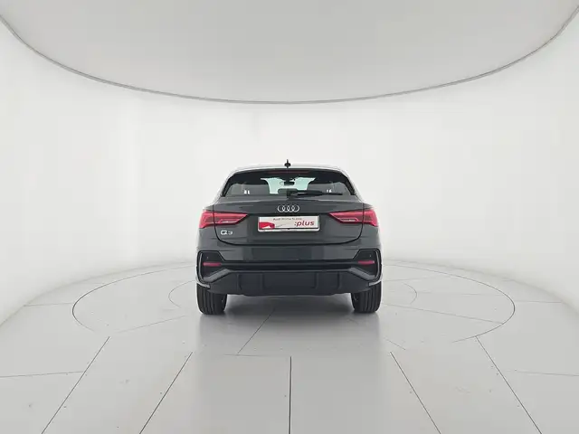 Audi Q3 view 4