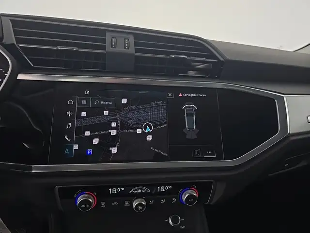 Audi Q3 view 13