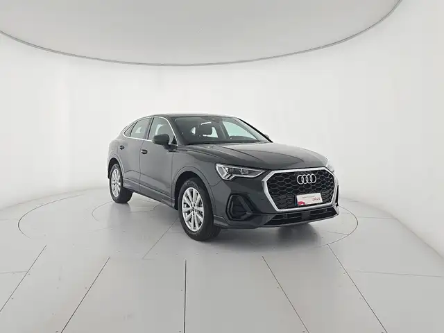 Audi Q3 view 6