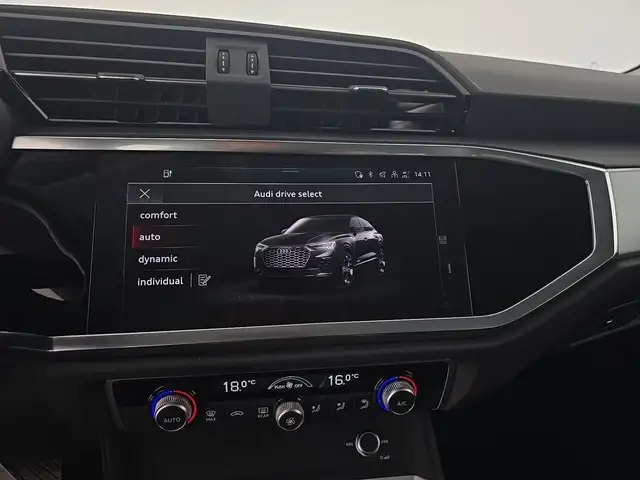 Audi Q3 view 14