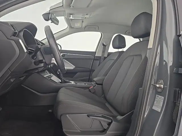Audi Q3 view 9