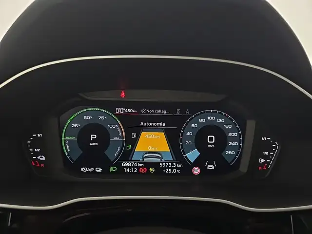 Audi Q3 view 15