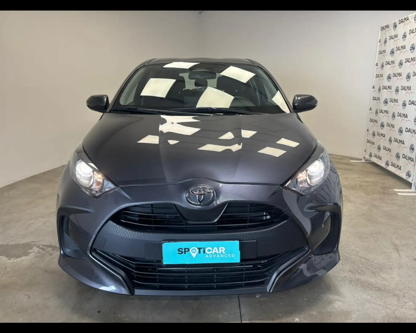 Toyota Yaris 1.5 Hybrid Active Grigio - 2