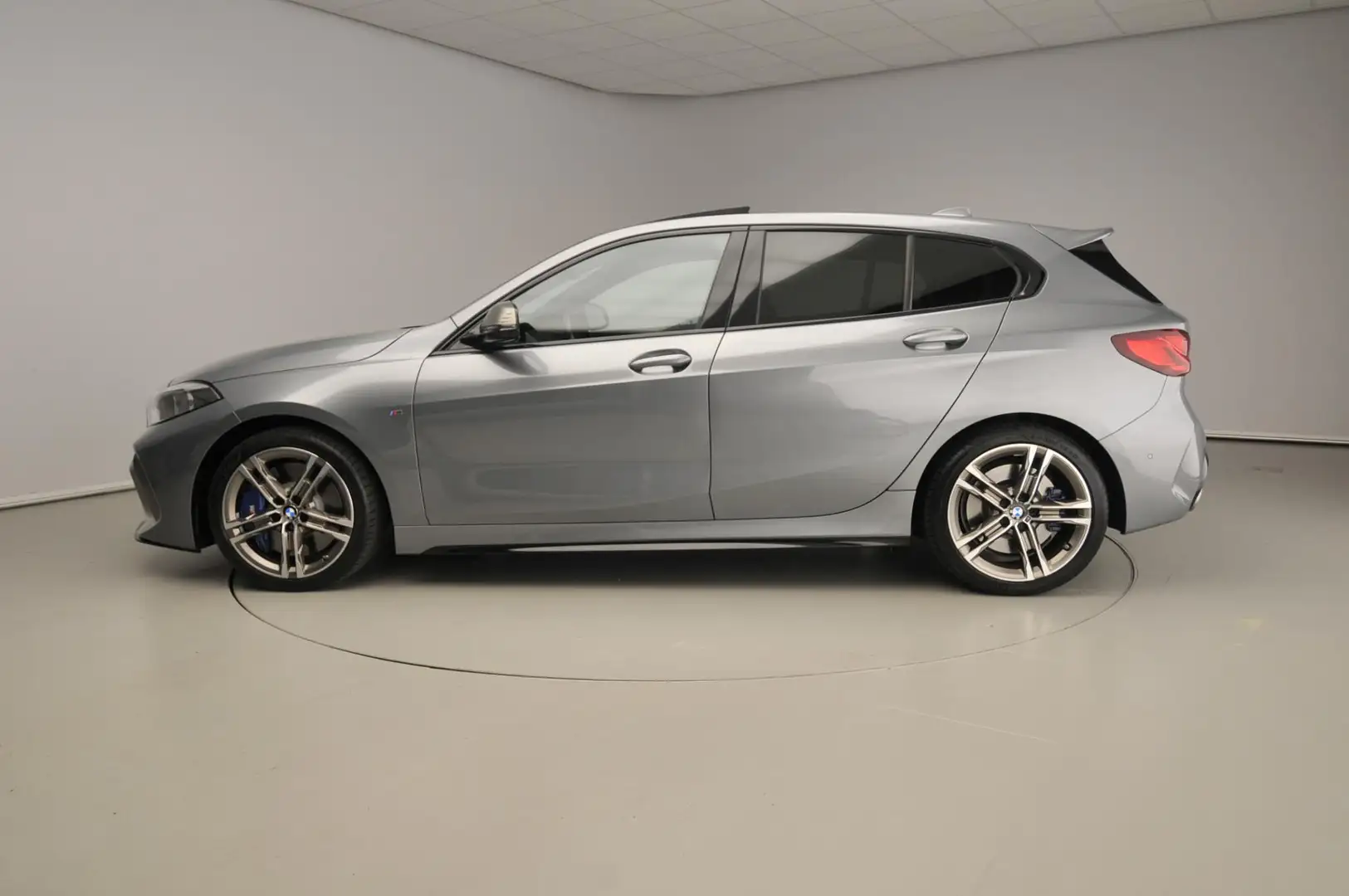 BMW 135 1 Serie 5-deurs M135i xDrive | M-Sportpakket | LED Gris - 2