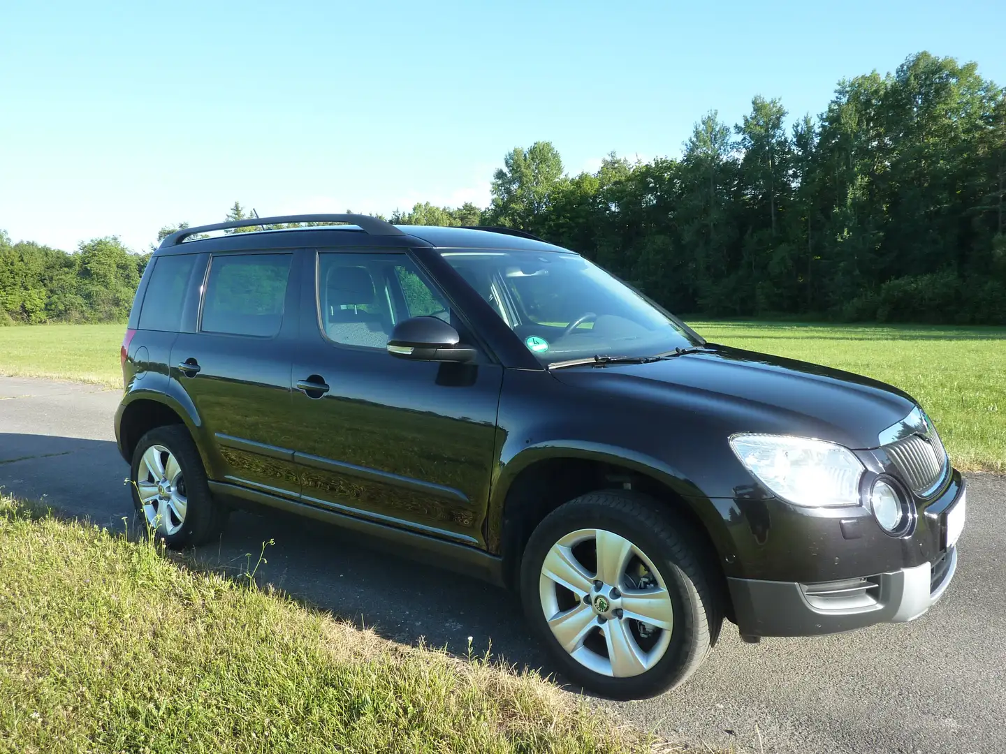 Skoda Yeti Yeti Diesel 2.0 TDI 4x4 Elegance PLUS EDITION Schwarz - 2